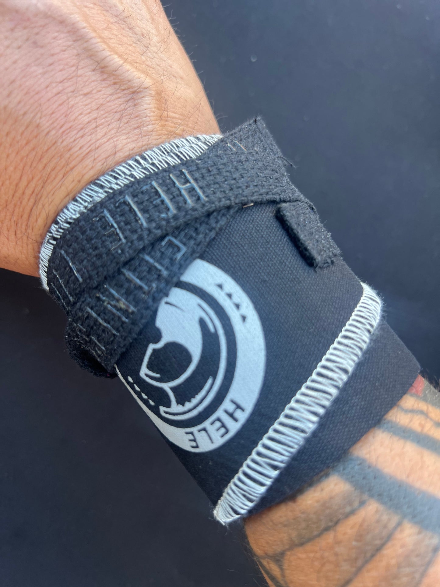 Hele Twist Wrist Wraps